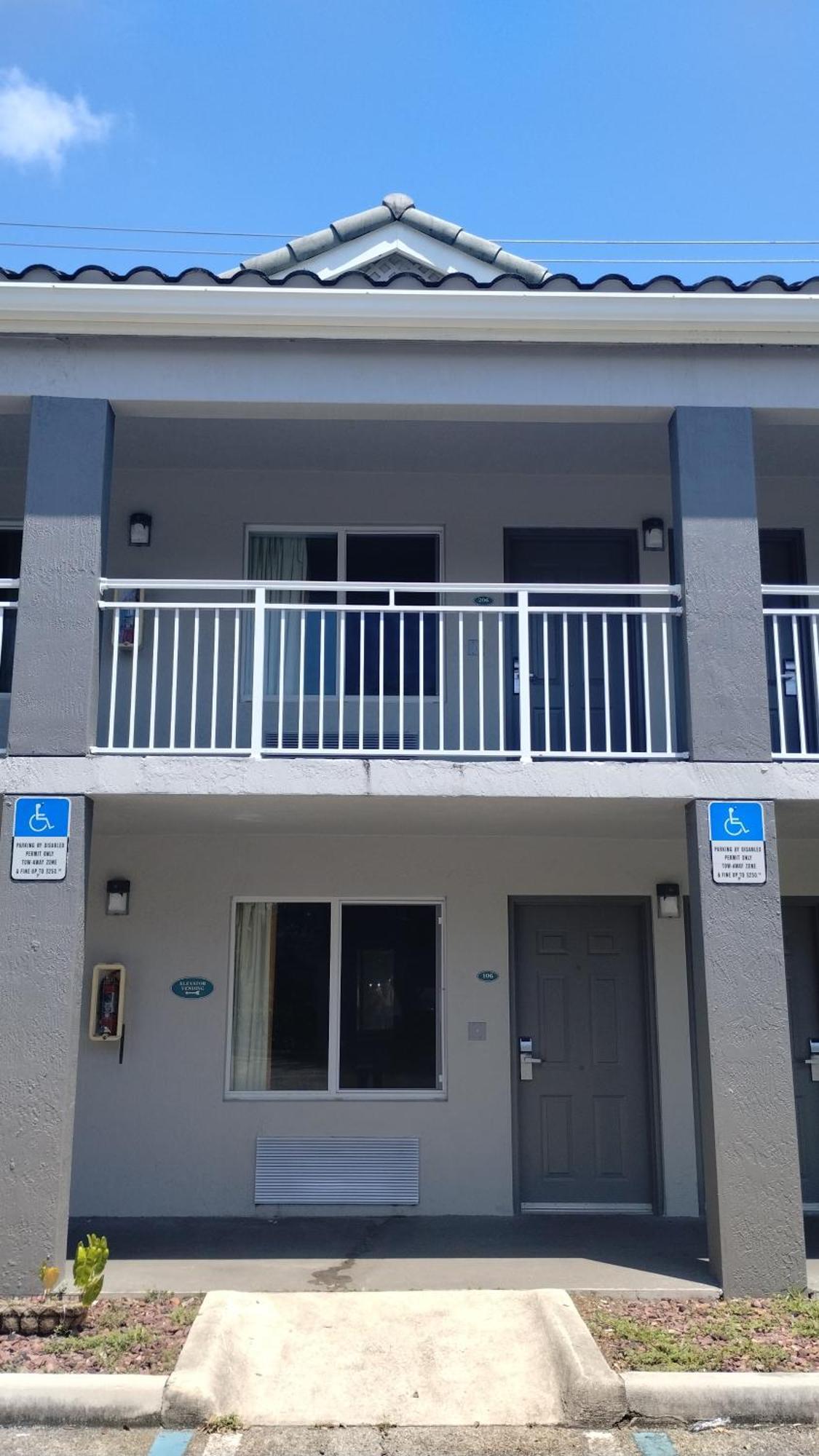 Super 8 Motel By Wyndham Near Fort Lauderdale Arpt Dania Beach Εξωτερικό φωτογραφία